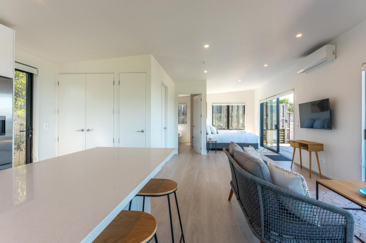 Luna Cottage. Stunning Ocean Views On Waiheke Oneroa Exterior photo